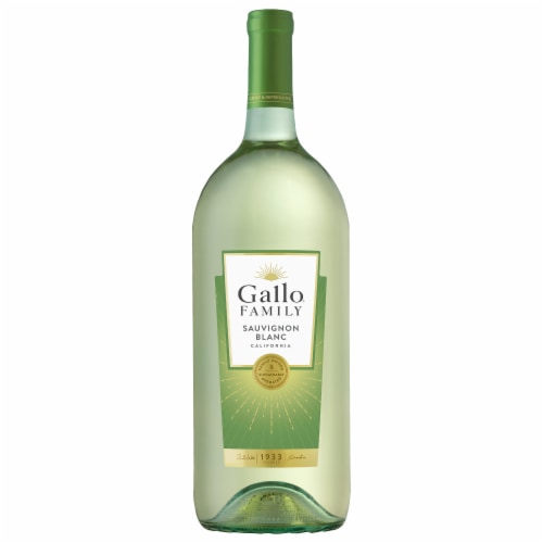 Gallo® Family Vineyards Sauvignon Blanc California White Wine Perspective: front