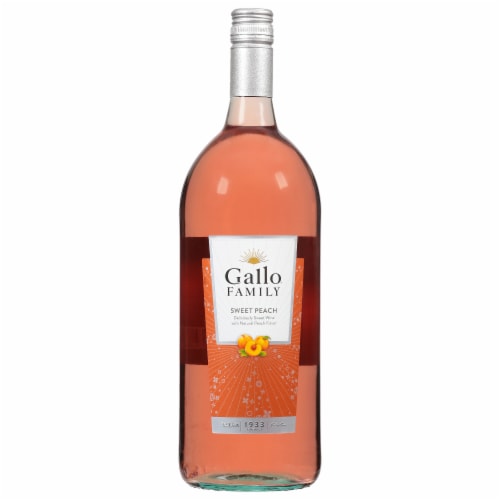 Gallo Family Vineyards Sweet Peach Wine Perspective: front