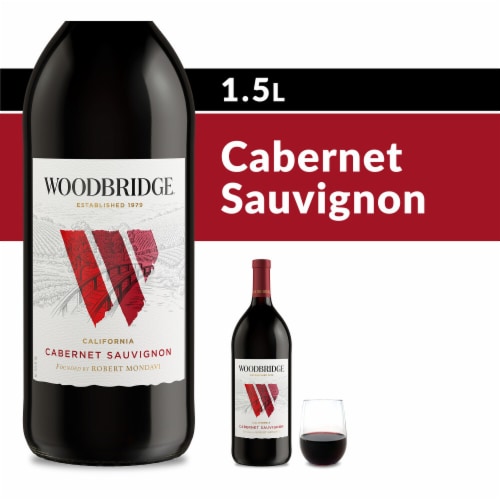 Woodbridge Cabernet Sauvignon Red Wine Perspective: front