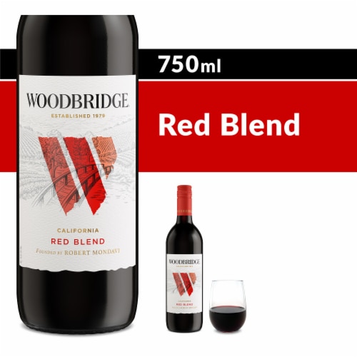 Woodbridge Red Blend Red Wine Perspective: front