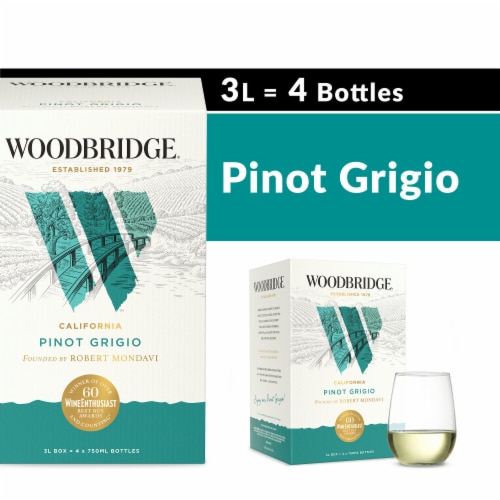 Woodbridge Pinot Grigio White Wine Box Perspective: front
