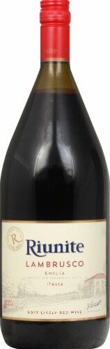 Riunite Lambrusco Red Blend Wine Perspective: front