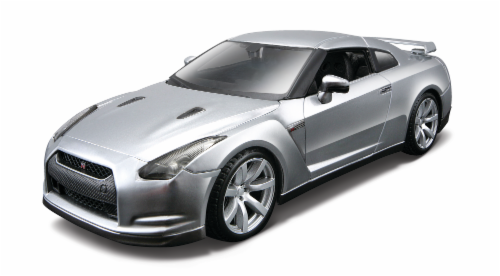 Maisto 1:24 Assembly Line 2009 Nissan GT-R - Silver, 1 Count