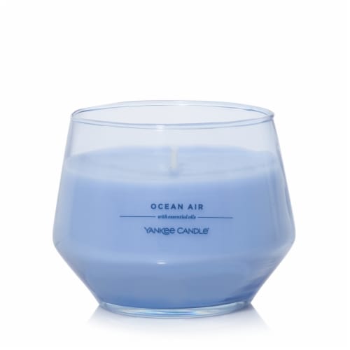 Yankee Candle® Medium Ocean Air Jar Candle Perspective: front