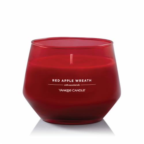 Yankee Candle Red Apple Wreath Candle Perspective: front