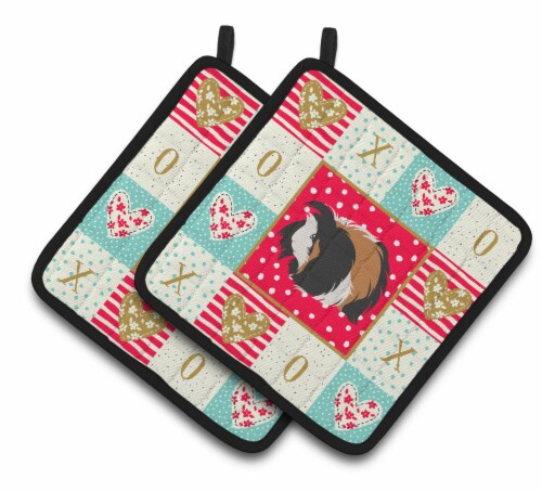 Carolines Treasures CK5433PTHD Sheba Guinea Pig Love Pair of Pot Holders, Red Perspective: front