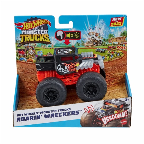 Mattel Hot Wheels® Monster Trucks Roarin Wreckers Bone Shaker Vehicle Perspective: front