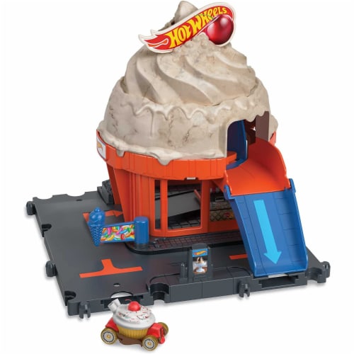 Hot Wheels City Track Set, Includes Car, Track and Accessories, Ice Cream Shop Playset?? Perspective: front
