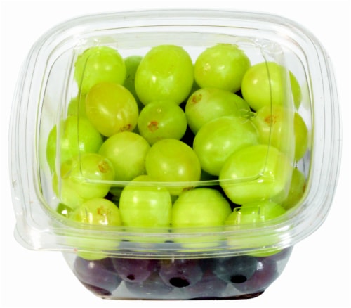 In-Store Cut Seedless Red & Green Grapes Medium Cup Perspective: front