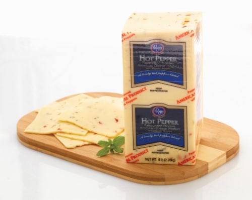 Kroger® Jalapeno American Cheese Fresh Sliced Deli Cheese Perspective: front
