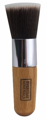 Everyday Minerals Flat Top Brush Perspective: front