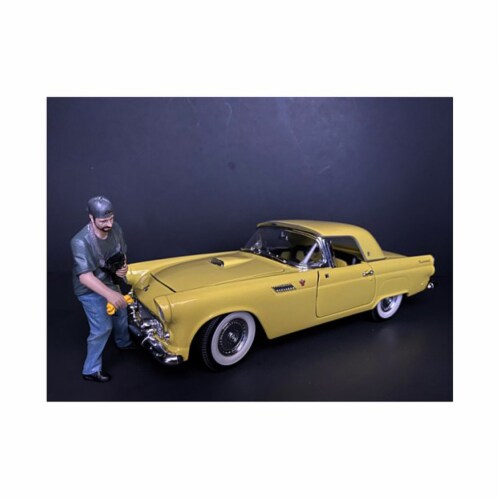 American Diorama 38215 Weekend Car Show Figurine VII for 1 by 18 Scale Models Perspective: front