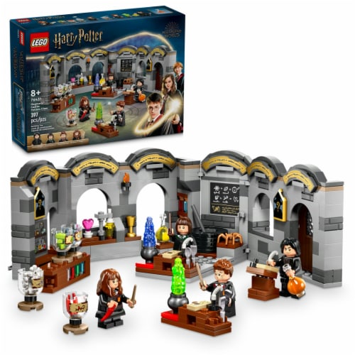 LEGO® Harry Potter™ Hogwarts™ Castle Perspective: front