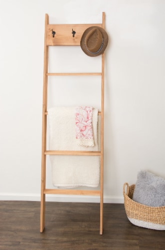 Blanket ladder with hooks outlet