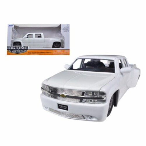 1 by 24 1999 Chevrolet Silverado Dooley Diecast Model Car, White Perspective: front