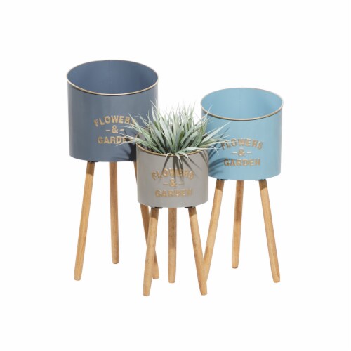 Juniper + Iris Metal Farmhouse Planters Perspective: front