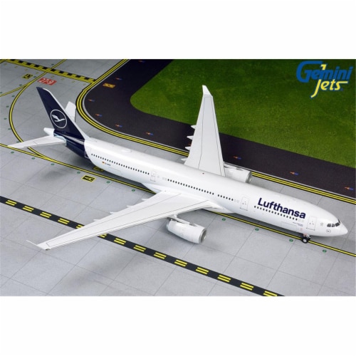 Gemini200 G2DLH798 Lufthansa A330-300 1-200 New Livery Reg D-AIKO Model Airplane Perspective: front