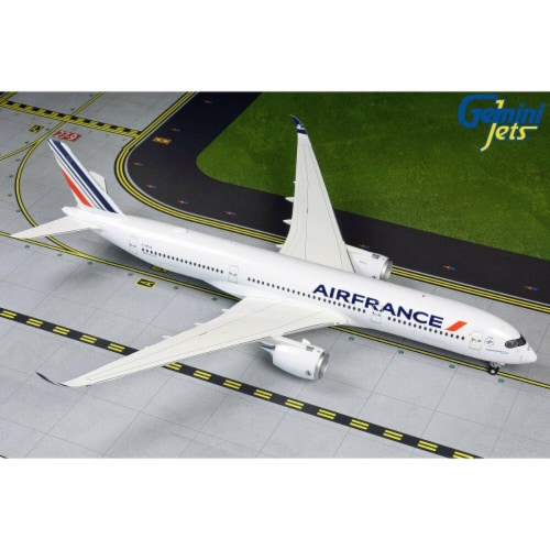 Gemini200 G2AFR867 Air France A350-900 1-200 Reg F-HTYA Model Airplane Perspective: front
