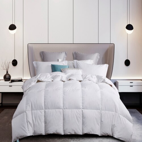 Martha Stewart 300 Thread Count White Down Comforter - Twin Perspective: front