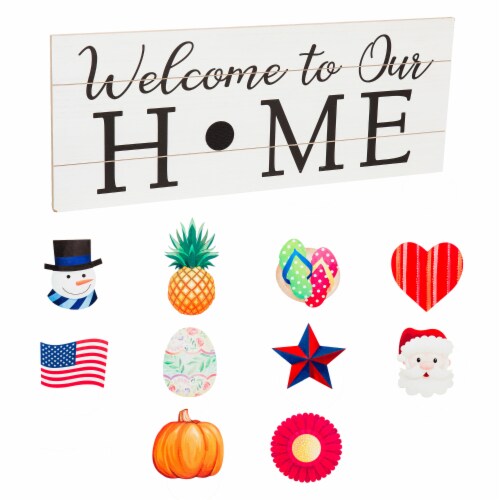Evergreen Garden Interchangeable Wood Welcome Sign Perspective: front