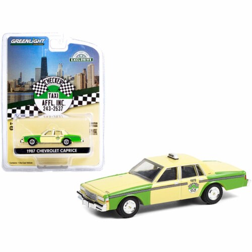 Greenlight 30233 1987 Chevrolet Caprice Yellow & Green Chicago Checker Taxi Affl Inc Hobby Ex Perspective: front