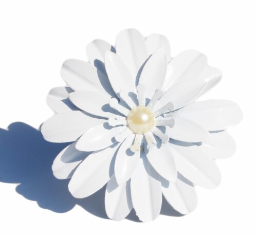 Vibhsa Flower Napkin Rings Set - White Pearl Perspective: front