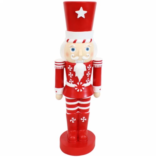 Outdoor nutcrackers store figurines