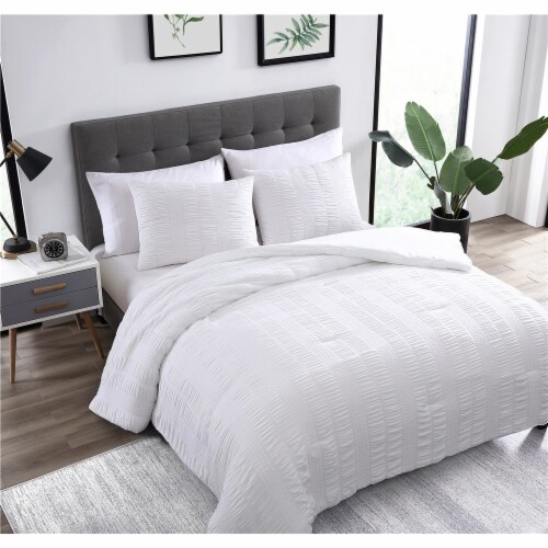 Elm 3 Piece Comforter Set White King Perspective: front