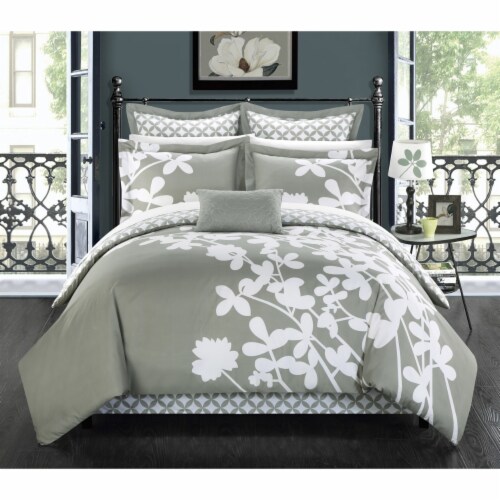 7 Piece Sire Reversible large scale floral design printed with diamond pattern reverse Perspective: front