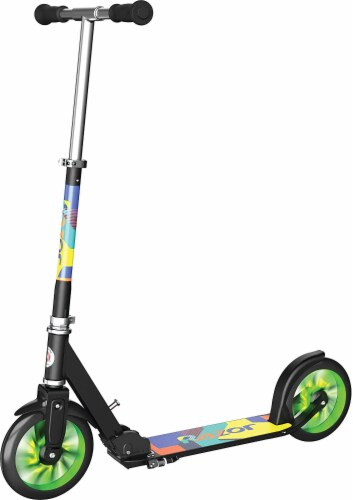 Razor Lux Lighted Scooter - Green Perspective: front