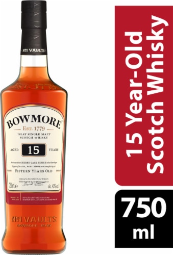 Bowmore Fifteen Year Old Sherry Cask Islay Single Malt Scotch Whisky Perspective: front