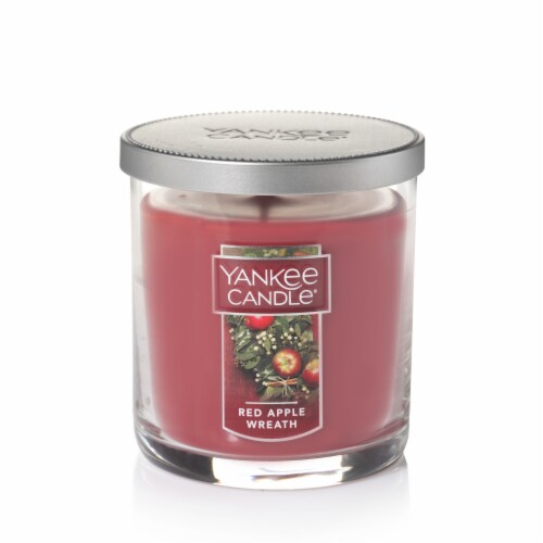 Yankee Candle Red Apple Wreath Jar Candle - Red Perspective: front