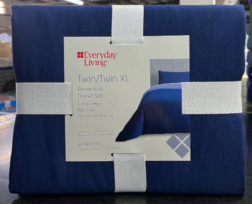 Everday Living® Reversable Duvet Set - Navy/White Perspective: front