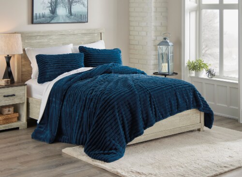 HD Designs Fur Comforter Set - Blue Perspective: front