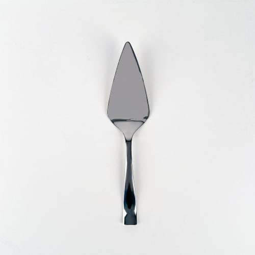 Dash of That Brin Cake Server Perspective: front