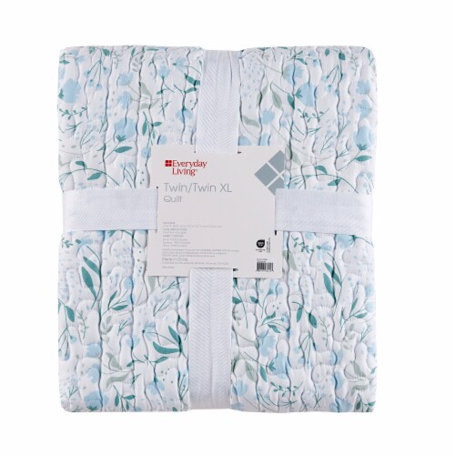 Everyday Living® Microfiber Floral Quilt Twin XL Perspective: front