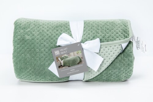 HD Designs® Velvet Quilt Perspective: front