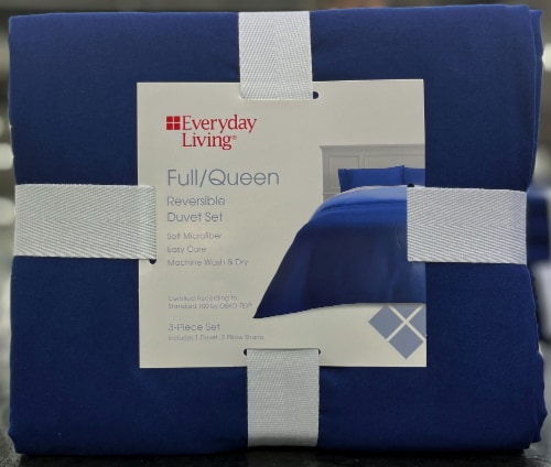 Everyday Living® Reversible Duvet Set - Navy/White Perspective: front