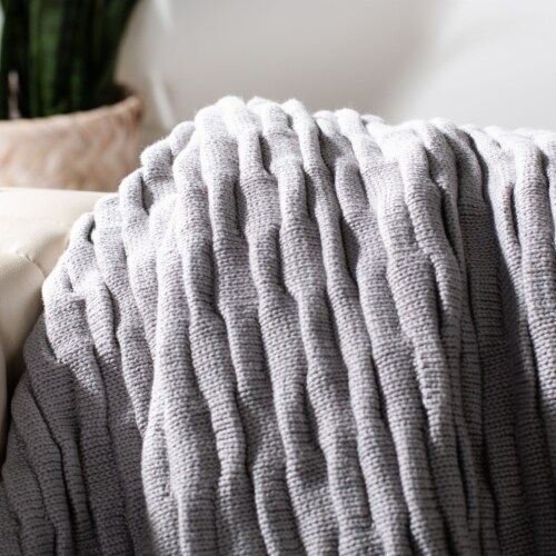 Safavieh Noela Knit Throw - Light Grey Perspective: front