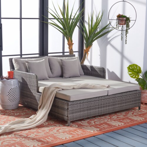 Safavieh deals outdoor cushions