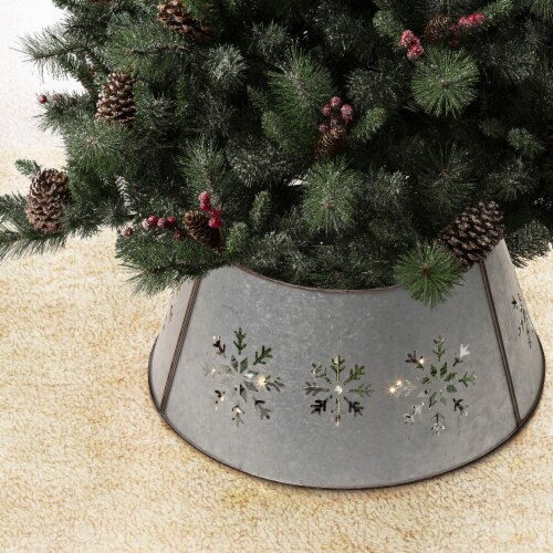 Glitzhome 26 Inch Diameter Snowflake Diecut Metal Tree