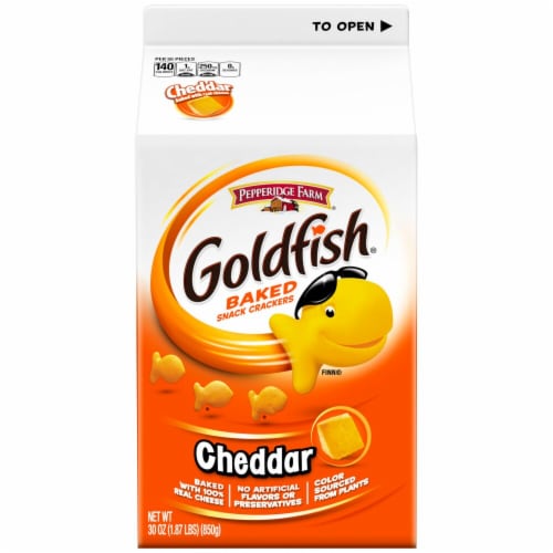 Goldfish Cheddar Baked Snack Crackers Perspective: front