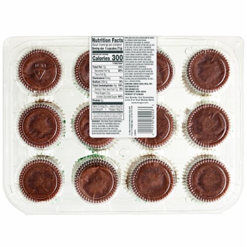 Bakery Fresh Christmas Cupcakes Perspective: left