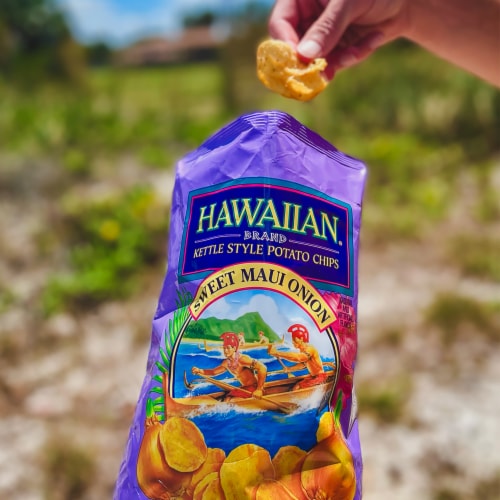 Hawaiian Brand® Sweet Maui Onion Kettle Style Potato Chips Perspective: left