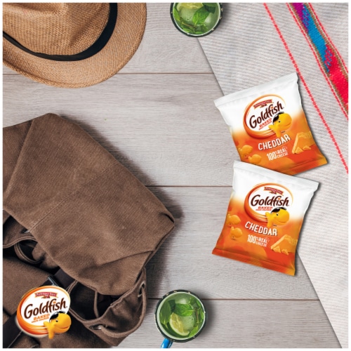 Goldfish® Cheddar Cheese Crackers Multipack Perspective: left