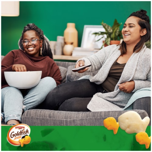 Pepperidge Farm Goldfish Mix Cheddar + Zesty Cheddar + Parmesan Crackers Perspective: left
