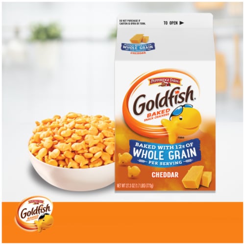 Goldfish® Baked With Whole Grain Cheddar Cheese Crackers Perspective: left