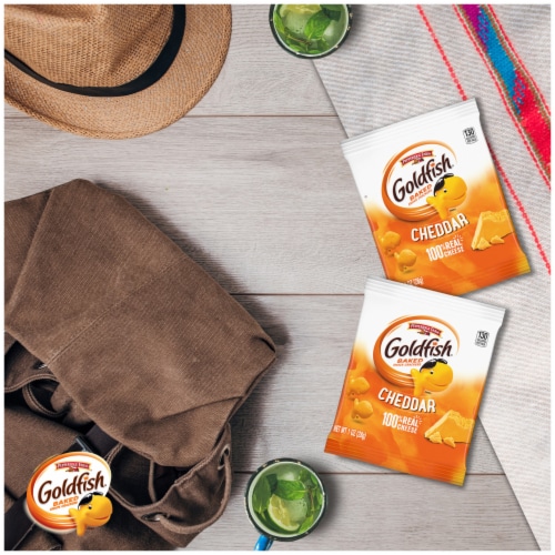 Goldfish® Cheddar Cheese Crackers On-the-Go Snack Packs Perspective: left