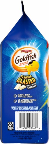 Goldfish Flavor Blasted White Cheddar Baked Snack Crackers Perspective: left