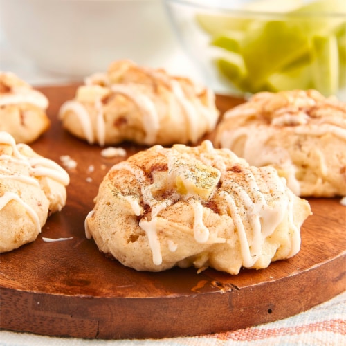 Betty Crocker Muffin Tops Mix Cinnamon With Topping Perspective: left